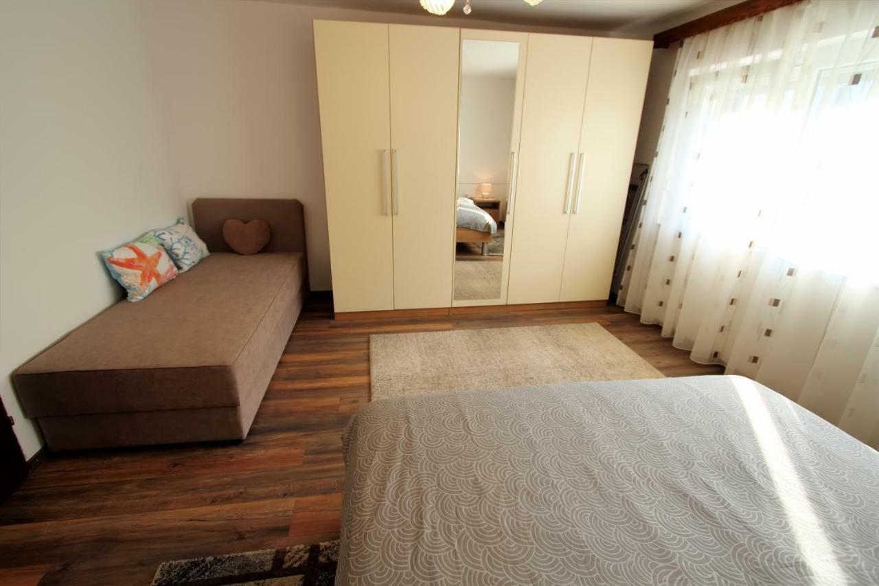 Nikolina I Katarina Apartment Otocac Ngoại thất bức ảnh